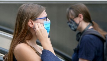 V Holandsku sú opatrní. Amsterdam a Rotterdam nariadili v niektorých častiach povinné rúška