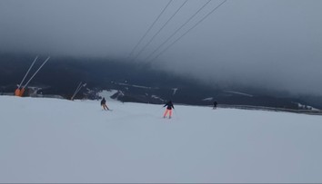 Po tragickej zrážke v Jasnej, pri ktorej zomrelo dieťa, leží dospelá lyžiarka v nemocnici