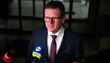 Vicepremiér Kmec mal dopravnú nehodu. Nikto sa nezranil