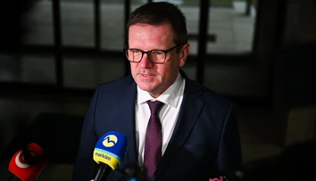 Vicepremiér Kmec mal dopravnú nehodu. Nikto sa nezranil