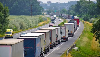 Opäť kritická situácia na D2. Pri vjazde do Bratislavy hlásite až 90-minútové zdržanie