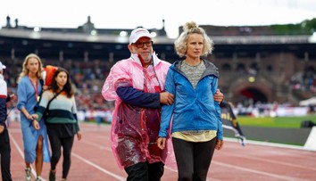 VIDEO: Ekologickí aktivisti kľačali na trati. Bežcom zavadzali tesne pred cieľom