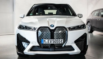 VIDEO: BMW predstavilo SUV, ktoré dokáže meniť farbu laku. Stačí stisnúť tlačidlo