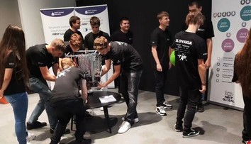 Slovenskí stredoškoláci zostrojili prototyp robota, ktorý môže pomôcť v budúcnosti. Idú súťažiť do Atén