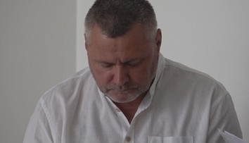 Svat Moniky Jankovskej je vinný z obzvlášť závažného vydierania. Verdikt si vypočuť neprišiel