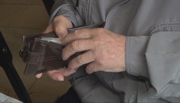 Dostávajú menej. Najchudobnejší dôchodcovia prišli o časť sociálnej dávky