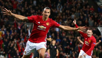 Ibrahimovič zariadil triumf Manchestru, Wolfsburg si poradil s Eintrachtom