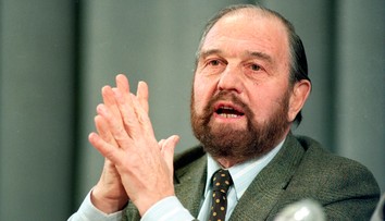Zomrel legendárny dvojitý agent George Blake, ktorý zradil Západ a donášal ruskej KGB