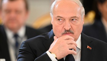 Bielorusko vraj rozmiestnilo vojakov pozdĺž celej hranice s Ukrajinou. Lukašenko zároveň vyzval na rokovania