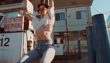 V novom klipe Rolling Stones hrá hviezda Twilightu. Pozrite si ten zvodný tanec