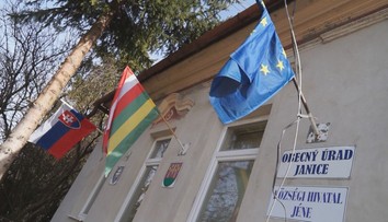 Pred otvorením volebnej miestnosti zomrel predseda komisie v Janiciach