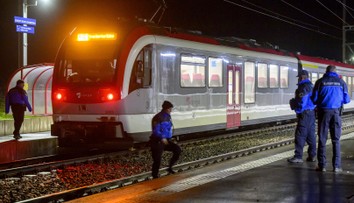 Rukojemnícka dráma vo Švajčiarsku zrejme nesúvisí s terorizmom. Muža, ktorý zadržiaval vo vlaku cestujúcich, zastrelili