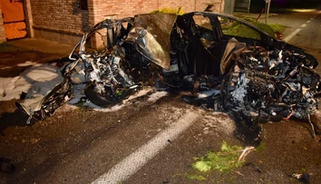 Tragédia pri Leviciach. Auto začalo po náraze do plota horieť, muž (†55) ostal zakliesnený vnútri