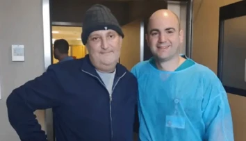 Muž vypadol z druhého poschodia na stavenisko. Do hlavy sa mu zapichla železná tyč