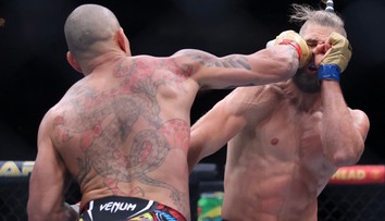 VIDEO: Kopanec do hlavy ukončil Procházkove sny o svetovom titule v UFC. Pereira ho poslal k zemi v druhom kole