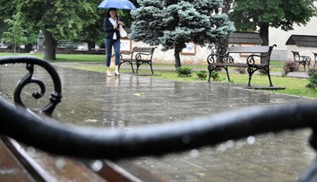 V niektorých regiónoch vymeníme slnečné okuliare za dáždniky, hrozia aj búrky