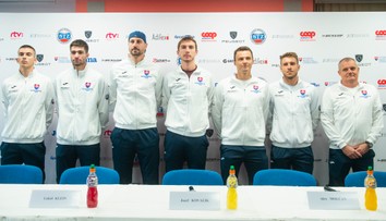 Slovenskí tenisti nastúpia proti Holandsku bez zraneného Gombosa