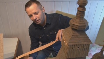 Cez deň chytá cestných pirátov a po nociach vyrába unikátne diela. Zhotovil aj maketu pamiatky UNESCO