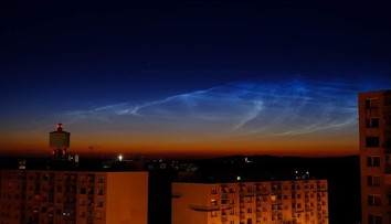 FOTO: Vzácny úkaz nad Slovenskom. Nočné svietiace oblaky rozžiarili nebo