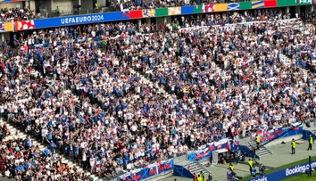 VIDEO: Vychutnajte si, ako tisíce slovenských fanúšikov chorálom Macejko ovládli Frankfurt. Zimomriavky garantované