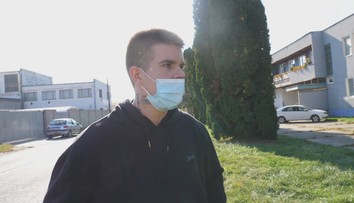 Nestihol operáciu, pretože nedostal výsledok PCR testu.  Ivan čakal na ďalší termín v bolestiach