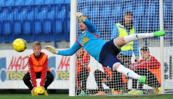 Prvé auto kupoval s Garethom Baleom, zdolal Real Madrid. Od pätnástich žiaril v Anglicku, dnes šéfuje obchodu (príbeh)