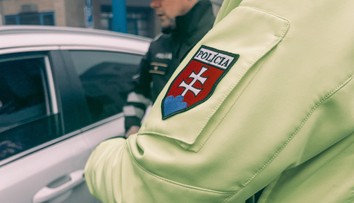 Z bielej dodávky mu cudzí ľudia núkali sladkosti a odvoz. Polícia preveruje prípad z Miloslavova