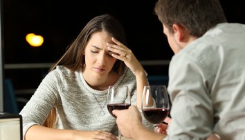 O nevere partnera vedia, ale tvária sa, že ju nevidia. V Česku je na vzostupe nový typ vzťahov