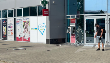 Rušné ráno v obci pri Bratislave. Zlodeji trhavinou vykradli bankomat, odniesť si mali 200-tisíc eur