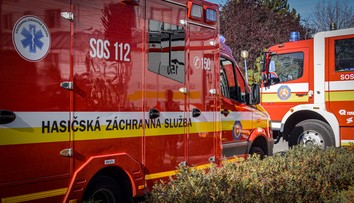 Účastník nehody pri Trstíne mal COVID-19, zasahujúci hasiči sú v karanténe