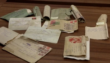 Scéna ako z filmu. Žene doručila pošta vyše 50 rokov starú obálku s listom a ručne vyrobenými darmi