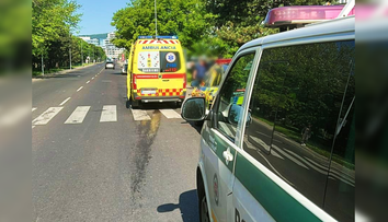 Na priechode v Bratislave zrazilo auto dievča (16), záchranári ju previezli do nemocnice