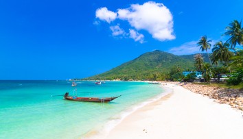 Z thajských ostrovov hromadne utekajú turisti. Blíži sa tam tropická búrka Pabuk