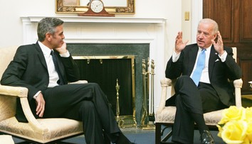 Clooney vyzval Bidena, aby sa vzdal kandidatúry. Demokratov žiada, aby vybrali niekoho iného