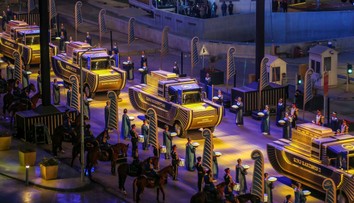 Zlatý sprievod faraónov sledovali v Káhire tisíce ľudí