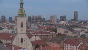 Čakať na lepší úrok v banke alebo sa s kúpou poponáhľať? Ceny nehnuteľností sa dali do pohybu