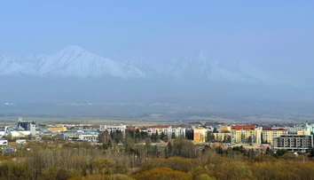 OBRAZOM: Prach zo Sahary sfarbil oblohu nad Slovenskom do biela. Poobede to bude ešte horšie, varuje SHMÚ