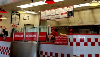 Na Slovensko mieri známy fastfood. Okrem hamburgerov ponúka aj hot-dogy