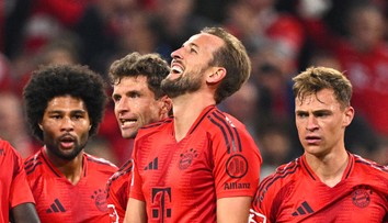 Kane priviedol Bayern k pohodlnej výhre, Hradecký odchytal v Nemecku jubilejný duel