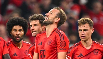 Kane priviedol Bayern k pohodlnej výhre, Hradecký odchytal v Nemecku jubilejný duel