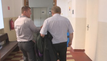 Sudcu bratislavského okresného súdu vyzliekli z talára