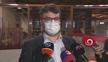 Druhýkrát sa nakazili covidom. Vicepremiér Štefan Holý aj Peter Pčolinský sú v karanténe