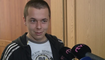V súdnej sieni sa kajal, za dverami bol frajer. Toto je trest pre extrémistu