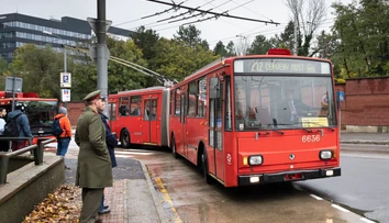 Na ceste naposledy. Bratislava sa rozlúčila s legendárnymi hranatými trolejbusmi