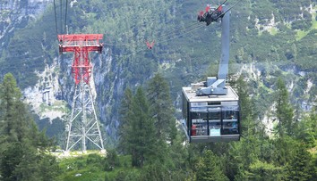 Čecha v teniskách hľadalo v Alpách 18 záchranárov. Bál sa lanovky a vybil sa mu mobil