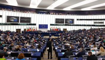 Vrcholné posty exekutívy EÚ ostali neobsadené. Lídri sa na prvom stretnutí v Bruseli nedohodli na menách