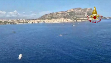 VIDEO: Nešťastie pri pobreží Sicílie. V oblasti, kde sa prehnalo vodné tornádo, sa potopila jachta s 22 ľuďmi na palube