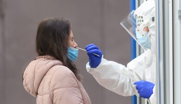 Pribudlo najviac infikovaných od začiatku pandémie. Prvýkrát bolo pozitívnych viac ako osemtisíc PCR testov