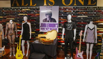 Akustickú gitaru Johna Lennona vydražili za rekordnú sumu. Stala sa najdrahším nástrojom Beatles