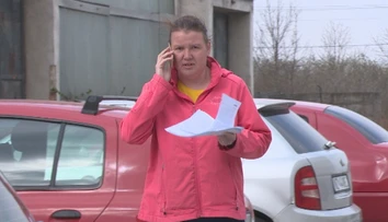 Tvrdí, že sa stala obeťou podvodu stavebnej firmy. Teraz nemá ani byt a na krku exetúrora